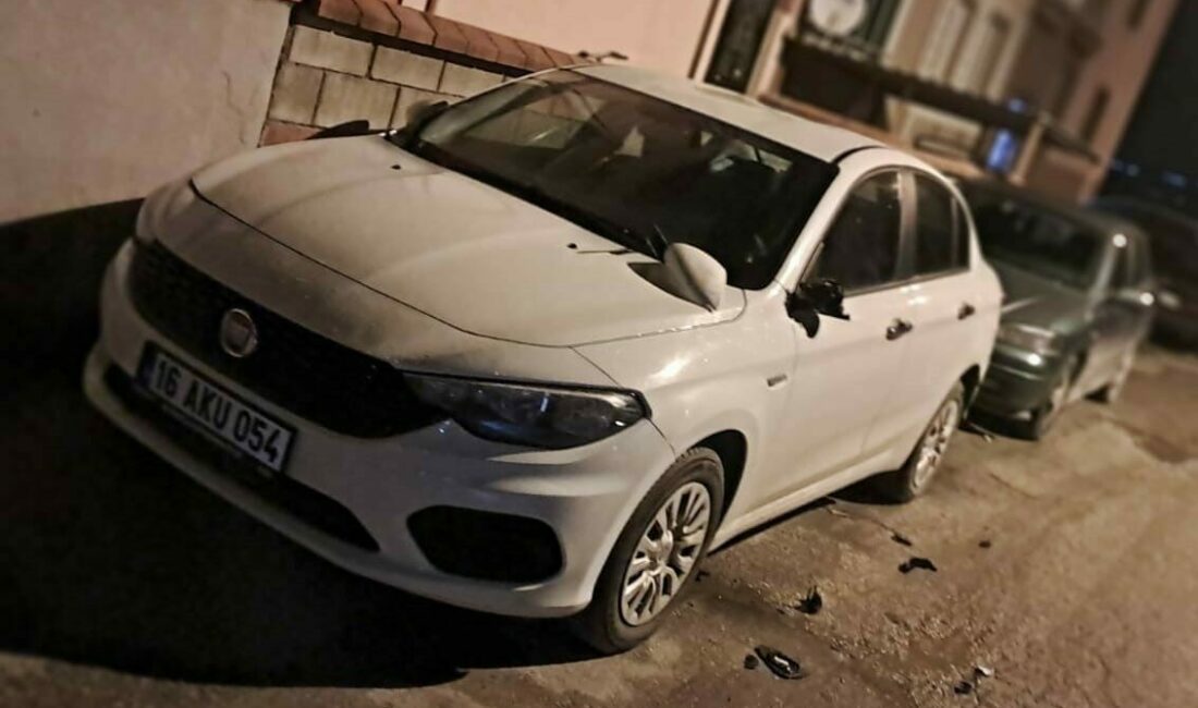 Alkollü sürücünün kullandığı tır 9 araca çarptı Bursa’nın İnegöl ilçesinde alkollü tır sürücüsü, sokaktaki 9 araca çarptı.