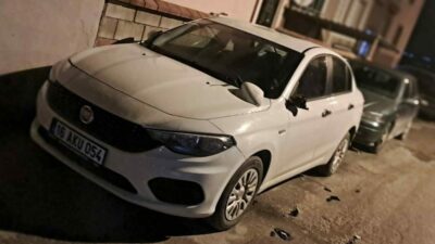Bursa’nın İnegöl ilçesinde alkollü tır sürücüsü, sokaktaki 9 araca çarptı.