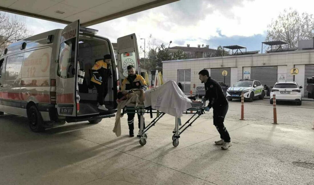 Anahtar unutulunca iple sarkıtılan genç 3’üncü kattan düştü Bursa’nın İnegöl ilçesinde apartmanın 3’üncü katından düşen genç ağır yaralandı.