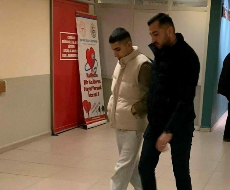 Bursa’nın İnegöl ilçesinde babasını 6 bıçak darbesiyle ağır yaralayan 17