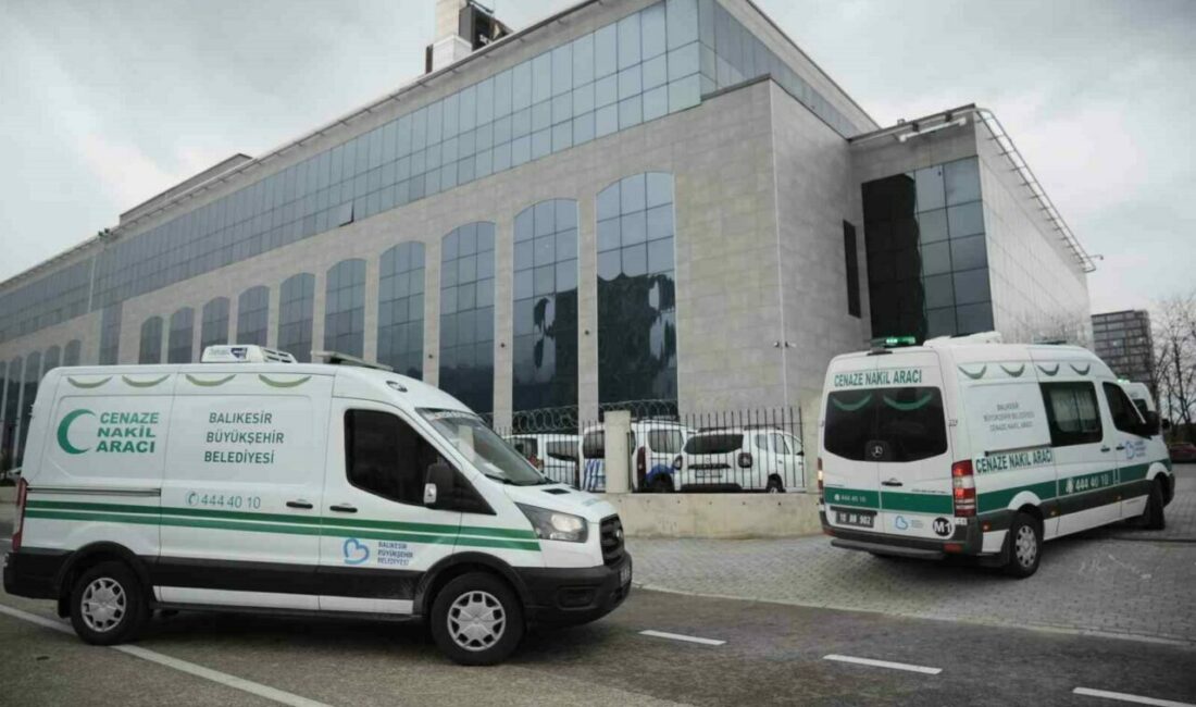 Balıkesir’deki patlamada hayatını kaybedenler Bursa Adli Tıp Kurumuna getirildi Balıkesir’deki mühimmat fabrikasındaki patlamada hayatını kaybedenler, Bursa Adli Tıp Kurumuna