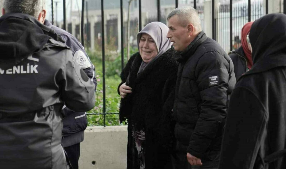 Balıkesir’deki patlamada hayatını kaybedenlerin aileleri de Bursa Adli Tıp Kurumuna geldi Balıkesir’deki mühimmat fabrikasındaki patlamada hayatını kaybedenler otopsi için Bursa Adli