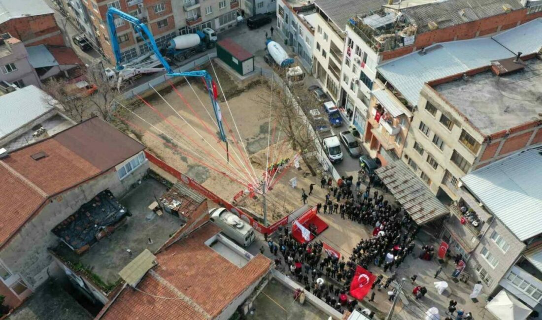 Osmangazi ilçesini hizmetlerle donatan Osmangazi Belediye Başkanı Erkan Aydın, göreve