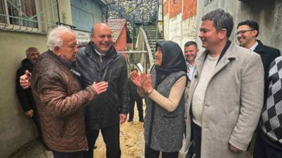 Osmangazi Belediye Başkanı Erkan Aydın, seçim döneminde bir vatandaşa daha