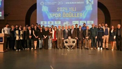 Bursa Büyükşehir Belediye Başkanı Mustafa Bozbey, İstanbul Aydın Üniversitesi (İAÜ)