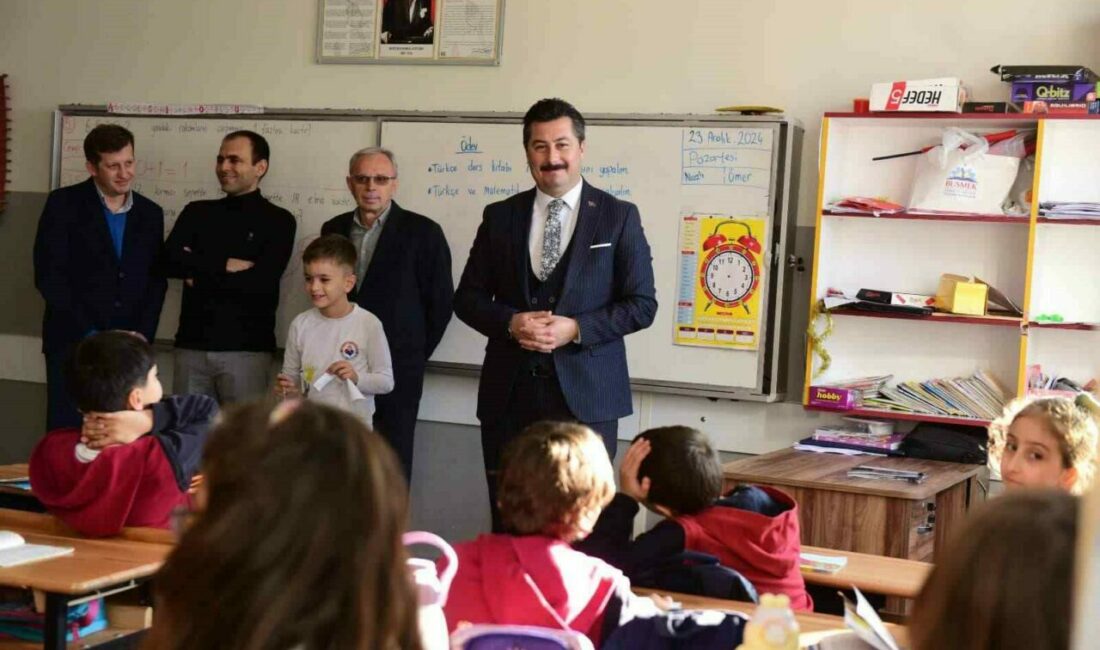 Başkan Ercan Özel, küçük başkan adayının isteğini geri çevirmedi Yenişehir Belediye Başkanı Ercan Özel, Akçeşme İlköğretim Okulu’nda Sınıf Başkan