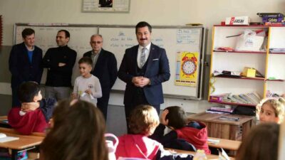 Yenişehir Belediye Başkanı Ercan Özel, Akçeşme İlköğretim Okulu’nda Sınıf Başkan