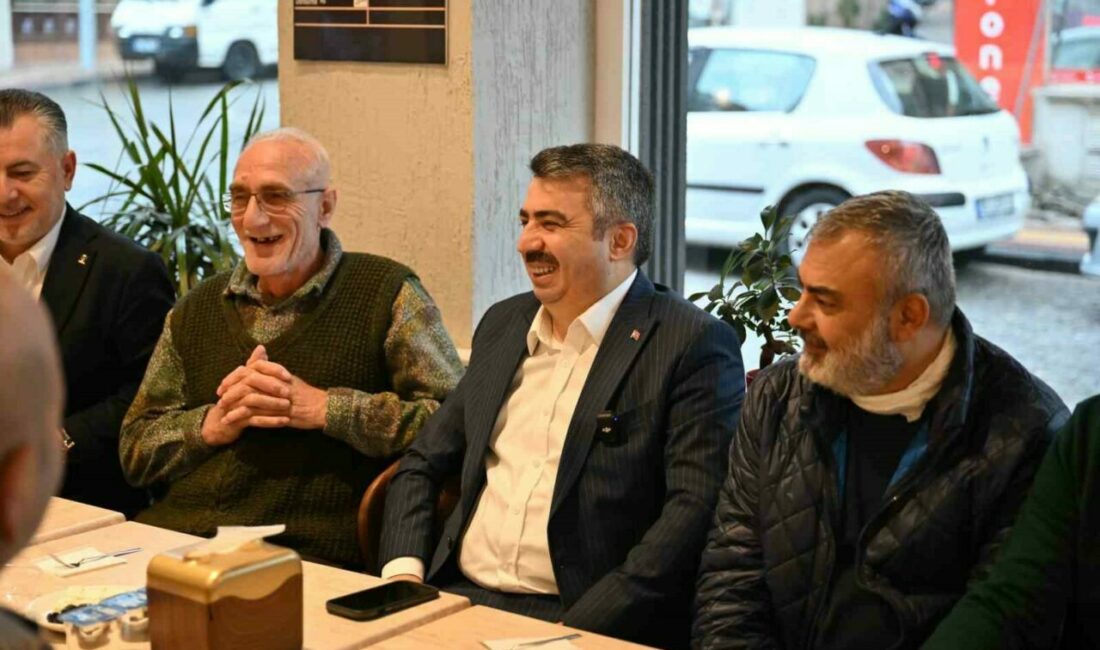 Başkan Yılmaz, komşu ziyaretinde Yıldırım Belediye Başkanı Oktay Yılmaz, Şükraniye Mahallesi’ndeki vatandaşlarla buluştu. Bölgede