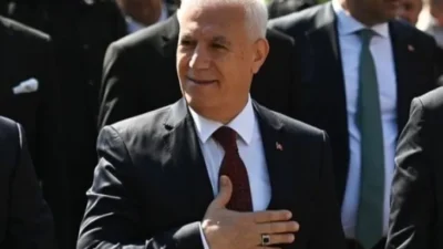 Bursa Büyükşehir Belediye Başkanı Mustafa Bozbey, yılbaşında ihtiyaç sahibi emeklilere
