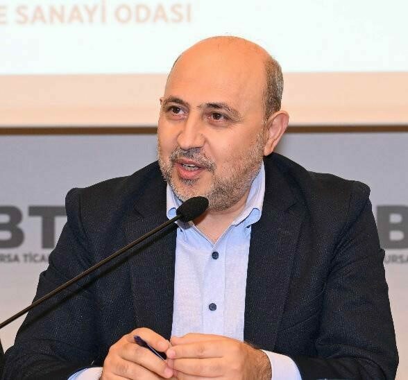 Bursa AFSİAD Yönetim Kurulu Başkanı İlker Duran: “Suriye’ye dönüşler işletmeleri tedirgin ediyor” Bursa AFSİAD Yönetim Kurulu Başkanı İlker Duran, dönüş yoluna geçen