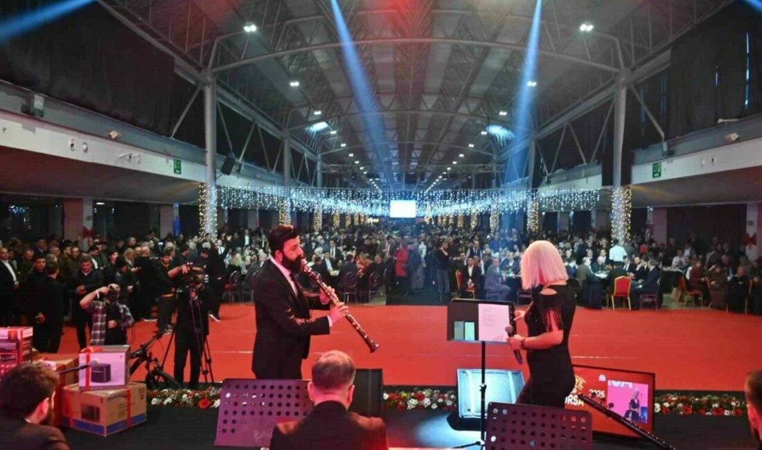 Bursa Büyükşehir ailesi yeni yılı birlikte kutladı Bursa Büyükşehir Belediye Başkanı Mustafa Bozbey, Büyükşehir Belediyesi çalışanlarıyla yeni