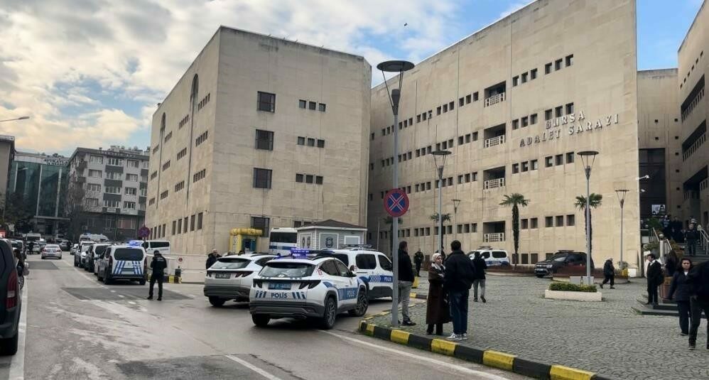 Bursa’da duruşma salonunda 2 sanığın öldürüldüğü, bir jandarma personelinin şehit,