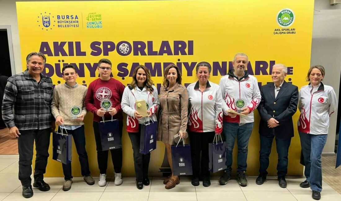 Bursa’da ’Akıl Sporları’ buluşması Bursa Büyükşehir Belediyesi ve Bursa Kent Konseyi tarafından düzenlenen söyleşi