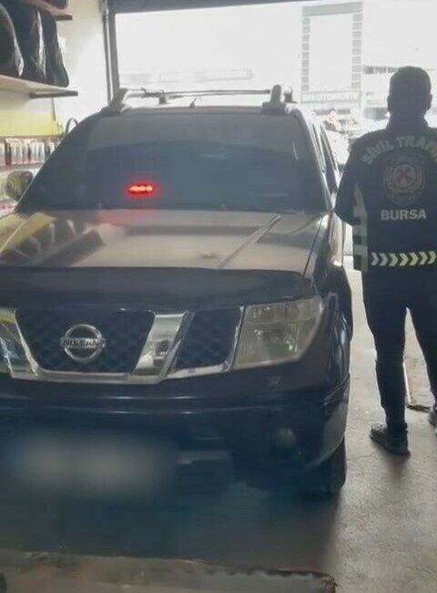 Bursa’da çakar kullanan 163 araca 1 milyon lira ceza kesildi Bursa’da Trafik Denetleme Şube Müdürlüğü ekipleri, 2024 yılında mevzuata aykırı