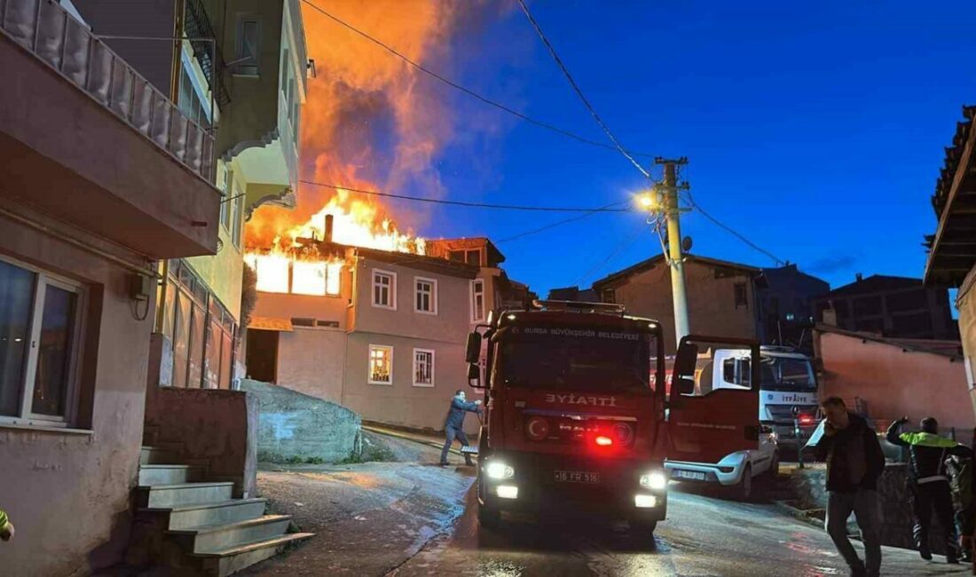 Bursa’da çıkan yangında 3 ev kullanılamaz hale geldi Bursa’nın Mudanya ilçesinde müstakil bir evde çıkan yangın, çevresindeki diğer