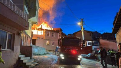 Bursa’nın Mudanya ilçesinde müstakil bir evde çıkan yangın, çevresindeki diğer