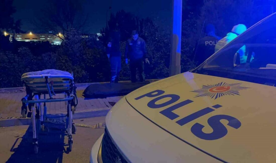 Bursa’da otomobile çarparak savrulan motosikletteki 2 kişi hayatını kaybetti. Kaza,