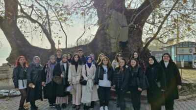 ‘Gençlik Bursa’da yollarda’ projesiyle Bursa’da yaşayan gençlere ücretsiz turlarla kenti
