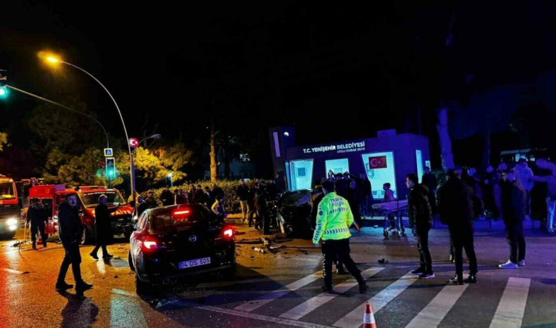 Bursa’da iki otomobil kafa kafaya çarpıştı: 2 yaralı Bursa’nın Yenişehir ilçesinde iki otomobilin kafa kafaya çarpıştığı kazada 2