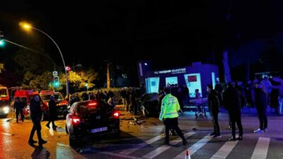 Bursa’nın Yenişehir ilçesinde iki otomobilin kafa kafaya çarpıştığı kazada 2
