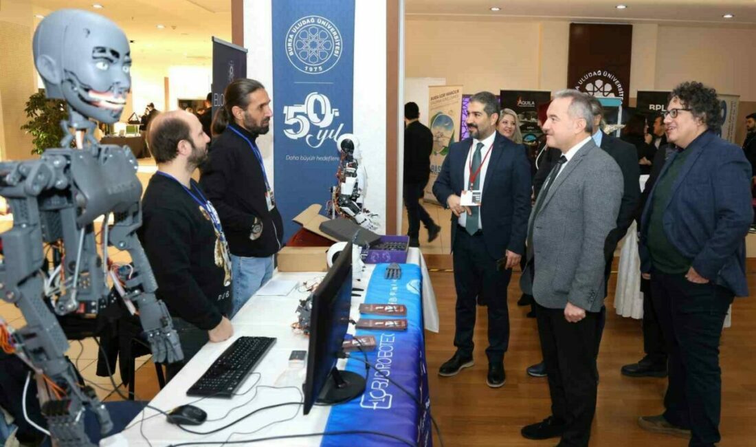 BUÜ’deki Teknoloji Fuarı’nda sektör temsilcileri öğrencilerle bir araya geldi Bursa Uludağ Üniversitesi Dijital Dönüşüm Eğitim, Uygulama ve Araştırma Merkezi