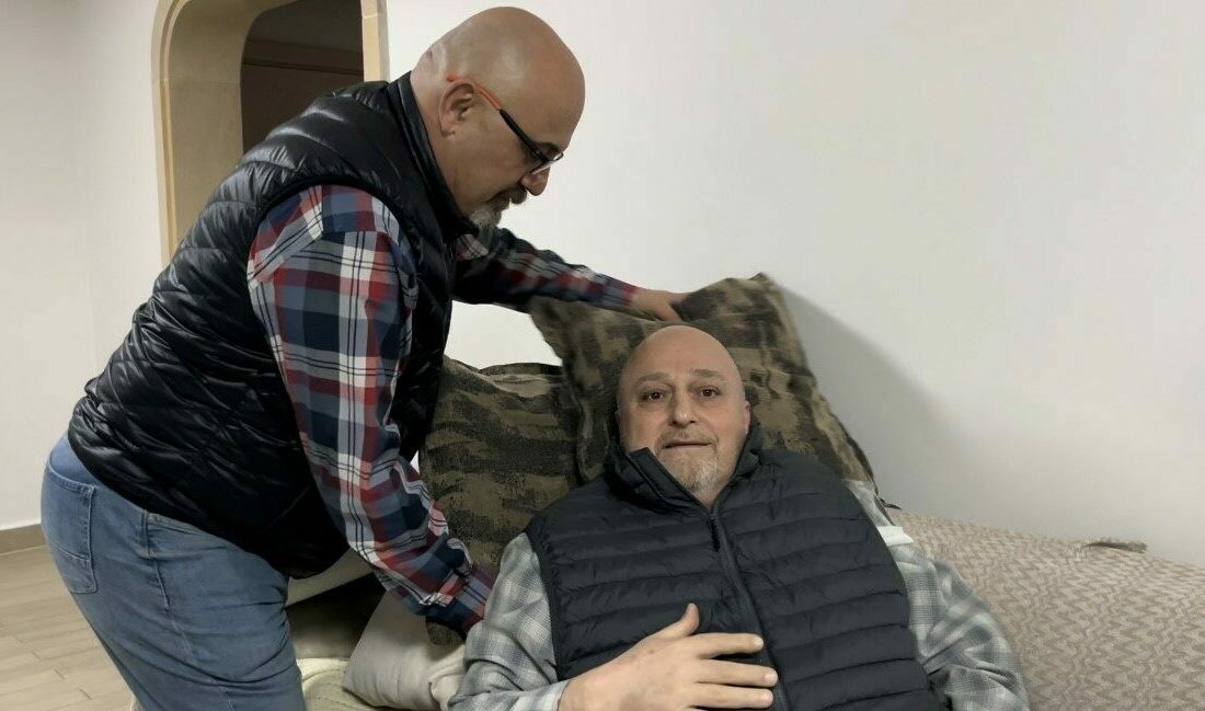 Çocuklarının yanında diş hekimini bıçakladı, çocuklarını bırakıp kaçtı Bursa’da bir kadın, yoğun olduğu için kendisini almayan diş doktoruna