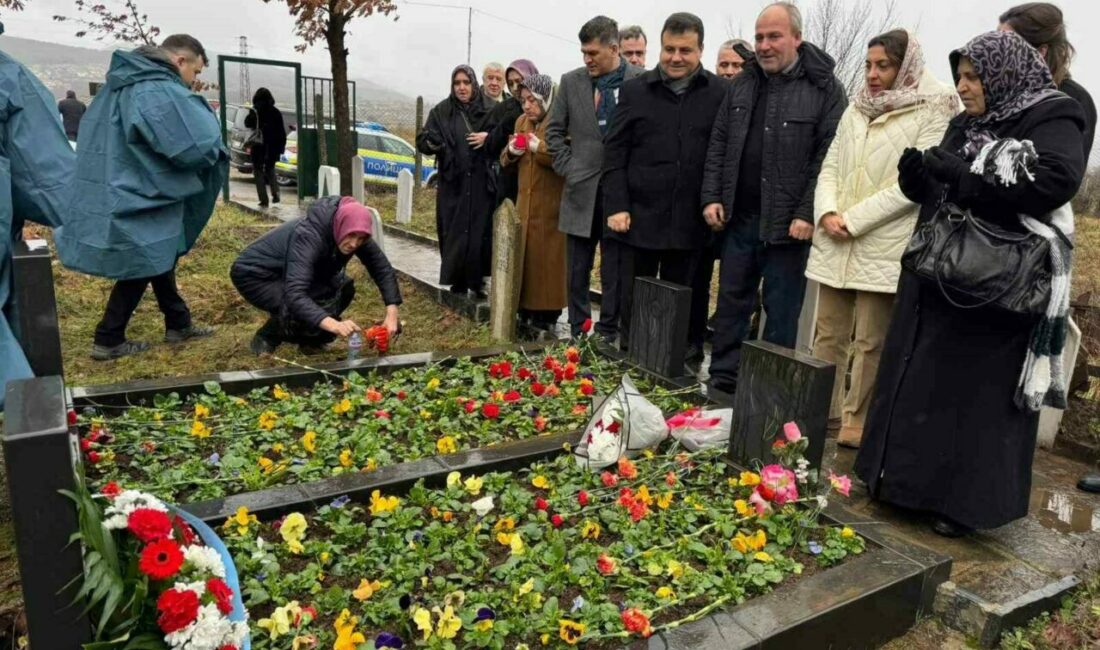 Direnişinin sembolü Türkan bebek mezarı başında anıldı Bulgaristan’da, 1984 yılındaki asimilasyon girişimi sırasında çıkan olaylarda annesinin kucağında
