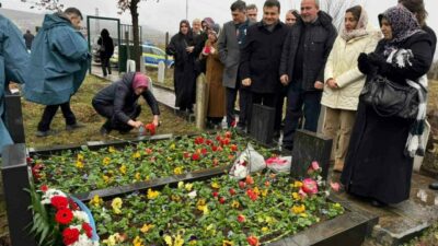 Bulgaristan’da, 1984 yılındaki asimilasyon girişimi sırasında çıkan olaylarda annesinin kucağında