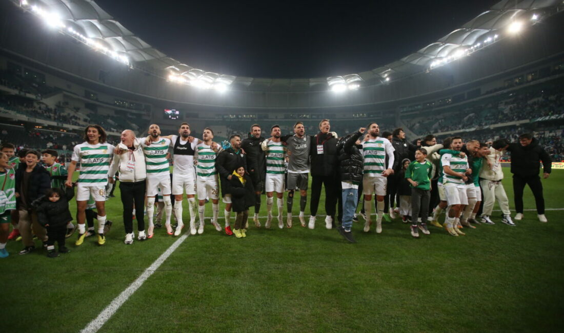 Bursaspor kaptanından tarihi sözler Bursaspor kaptanı Ahmet İlhan Özek, Artvin Hopa maçı öncesinde takım