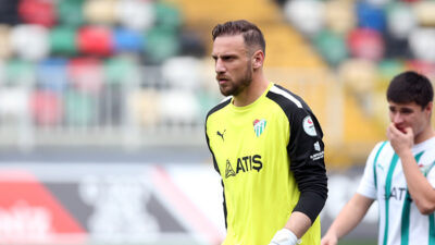 Bursaspor’un başarılı file bekçisi Anıl Atağ, “Yolumuz daha uzun. İlk