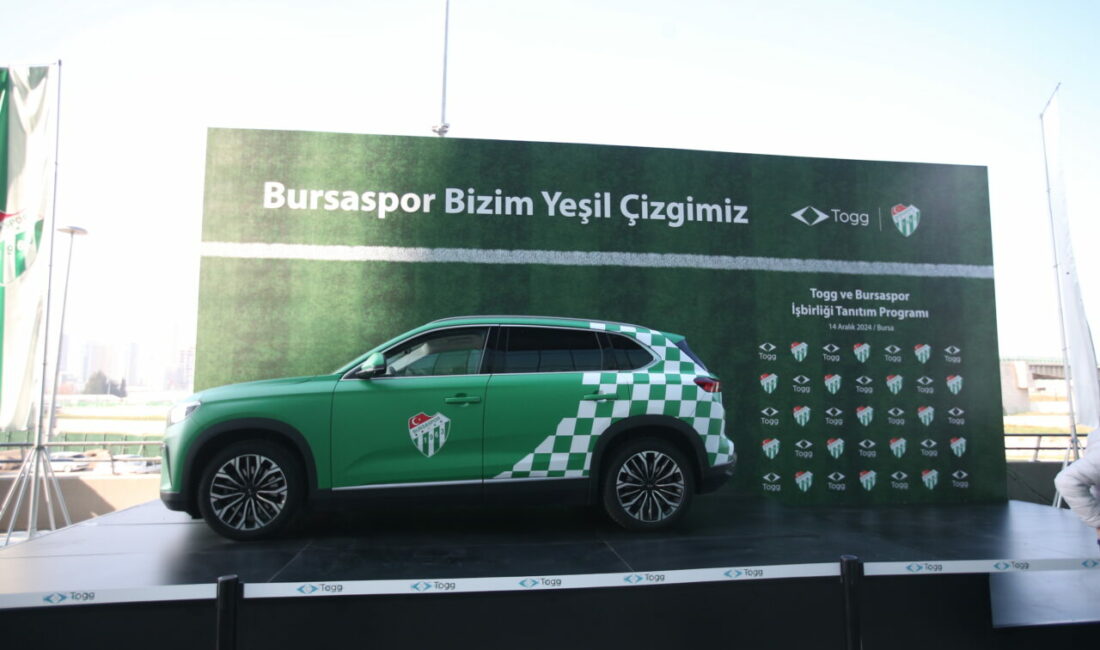 Bursaspor’a dev sponsor: TOGG’a yeşil beyaz çok yakıştı Bursaspor Başkanı Enes Çelik ile TOGG Yönetim Kurulu Başkanı Fuat