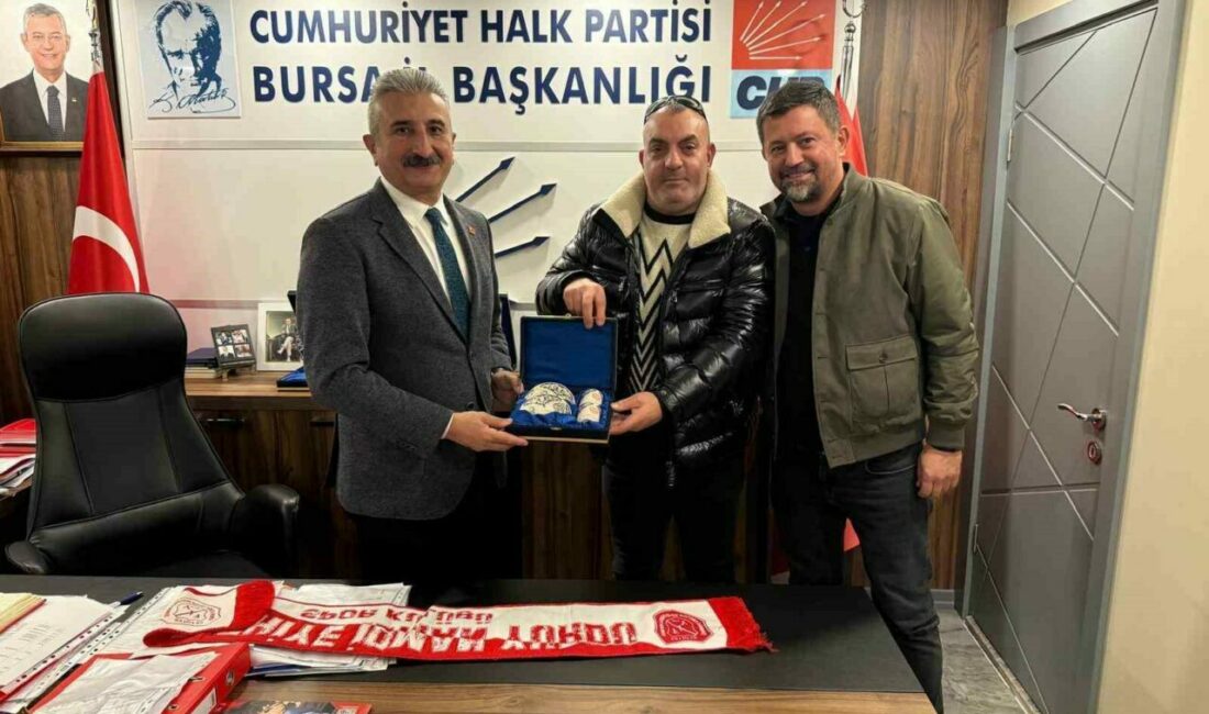 Fethiye İdman Yurdu’ndan CHP İl Başkanlığı’na ziyaret Fethiye İdman Yurdu Kulüp Başkanı Abdullah Aksoy ve Kulüp Yöneticisi