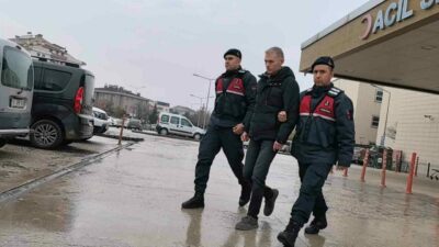 Bursa’nın İnegöl ilçesinde, jandarma ekipleri FETÖ/PYD üyesi üsteğmeni kıskıvrak yakaladı.