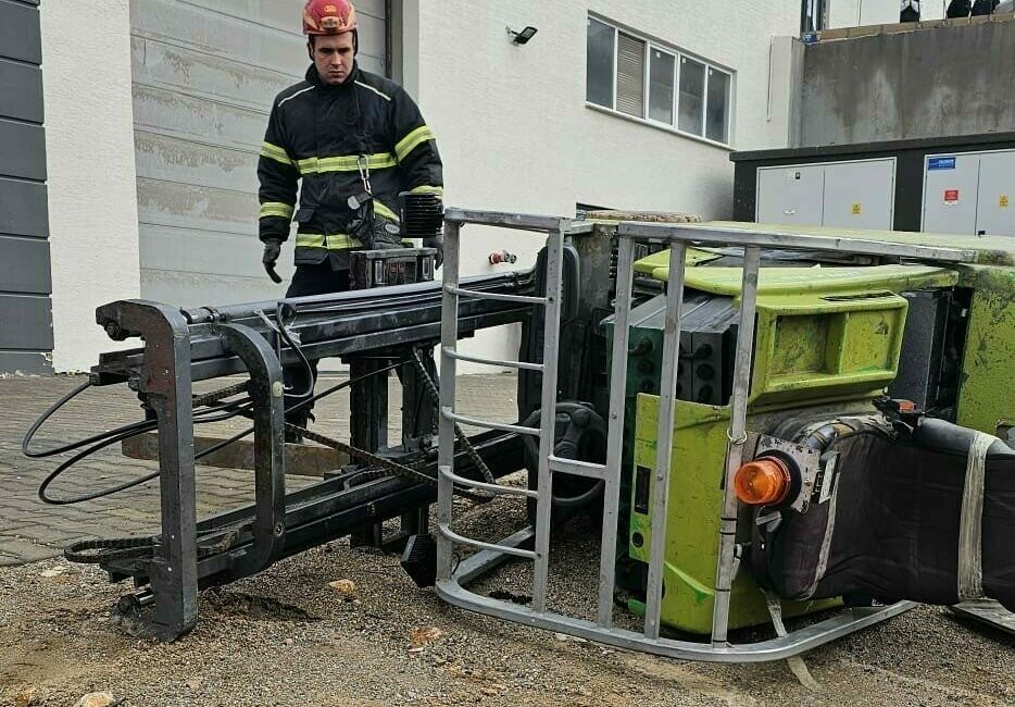 Forkliftin altında kalan işçi hayatını kaybetti Bursa’nın İnegöl ilçesinde faaliyet gösteren bir mobilya fabrikasında meydana gelen