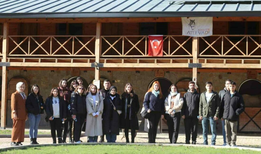 ‘Gençlik Bursa’da Yollarda’ projesi tüm hızıyla sürüyor Bursa Büyükşehir Belediyesi, ‘Gençlik Bursa’da Yollarda’ projesi kapsamında gençlere Bursa’yı