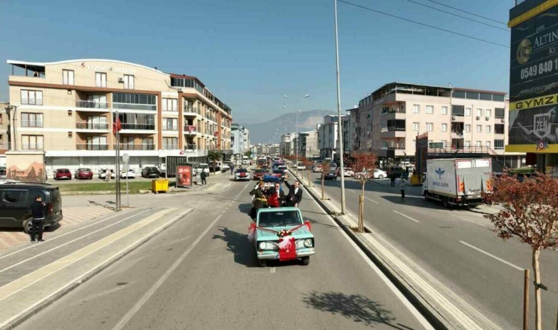Gürsu Belediye Başkanı Mustafa Işık, ilçe ile özdeşleşen nostaljik aracı,