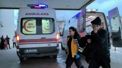Bursa’nın İnegöl ilçesinde sürücünün hapşırması sonucunda kontrolden çıkan otomobil duvara