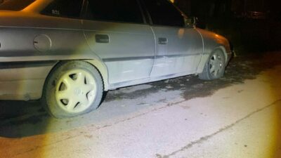 Bursa’nın İnegöl ilçesinde bir şahıs, park halindeki 5 aracın lastiklerini