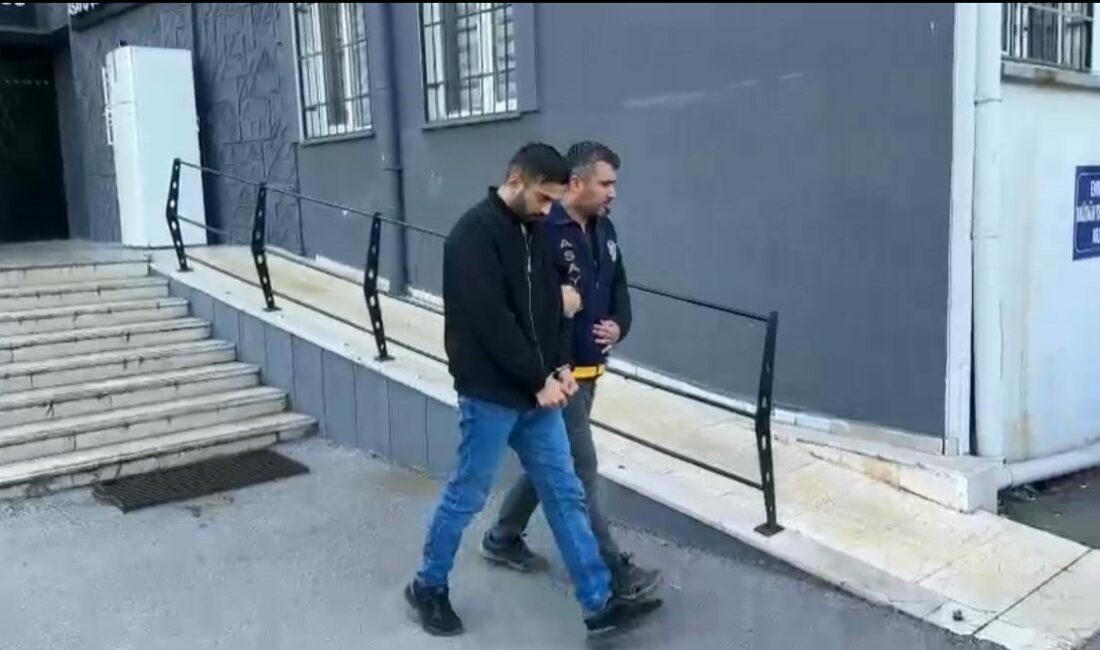 Hırsızlıktan girdiği cezaevinden izne çıktı, tekrar hırsızlık yaptı Bursa’da cezaevine hırsızlık suçundan giren 2 şüpheli, izne çıktıklarında yine