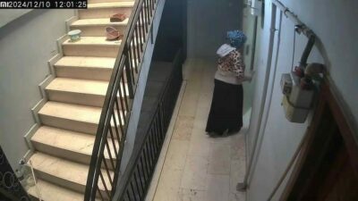 Bursa’nın İnegöl ilçesinde meydana gelen olayda havlayan köpek, apartmana girip