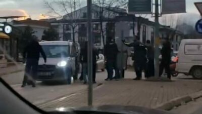 Bursa’nın İnegöl ilçesinde trafikte yol verme nedeniyle çıkan kavga, amatör