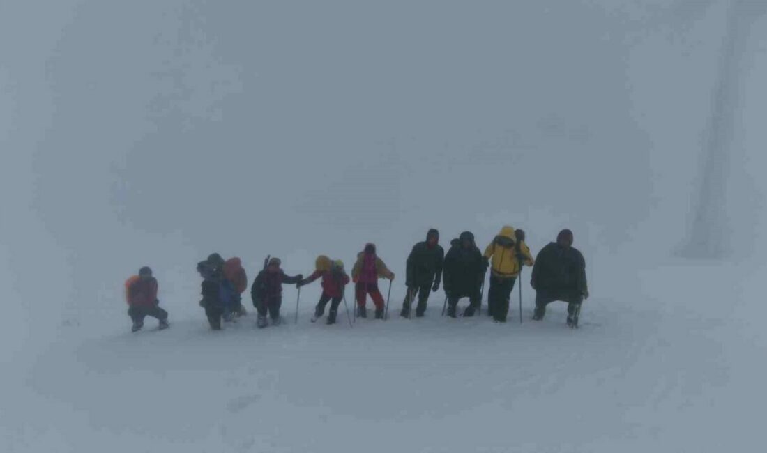 İnegöllü sporcular, Sarıkamış şehitleri için yürüdü İnegöl Belediye Spor Kulübü dağcılık branşı sporcuları, kış dağcılığının başlangıcı