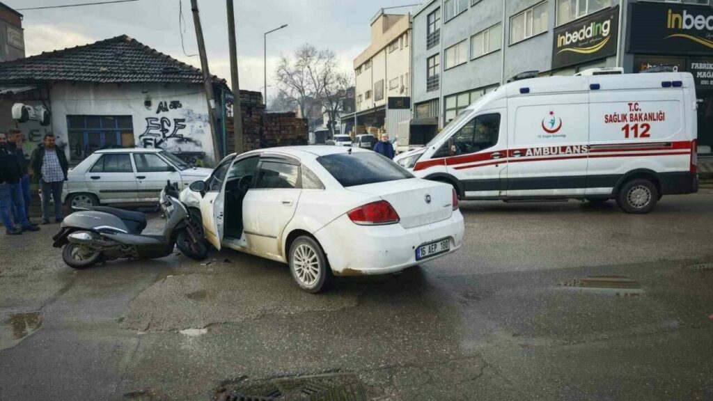 Bursa’nın İnegöl ilçesinde otomobil ile motosiklet kafa kafaya çarpıştı, 1