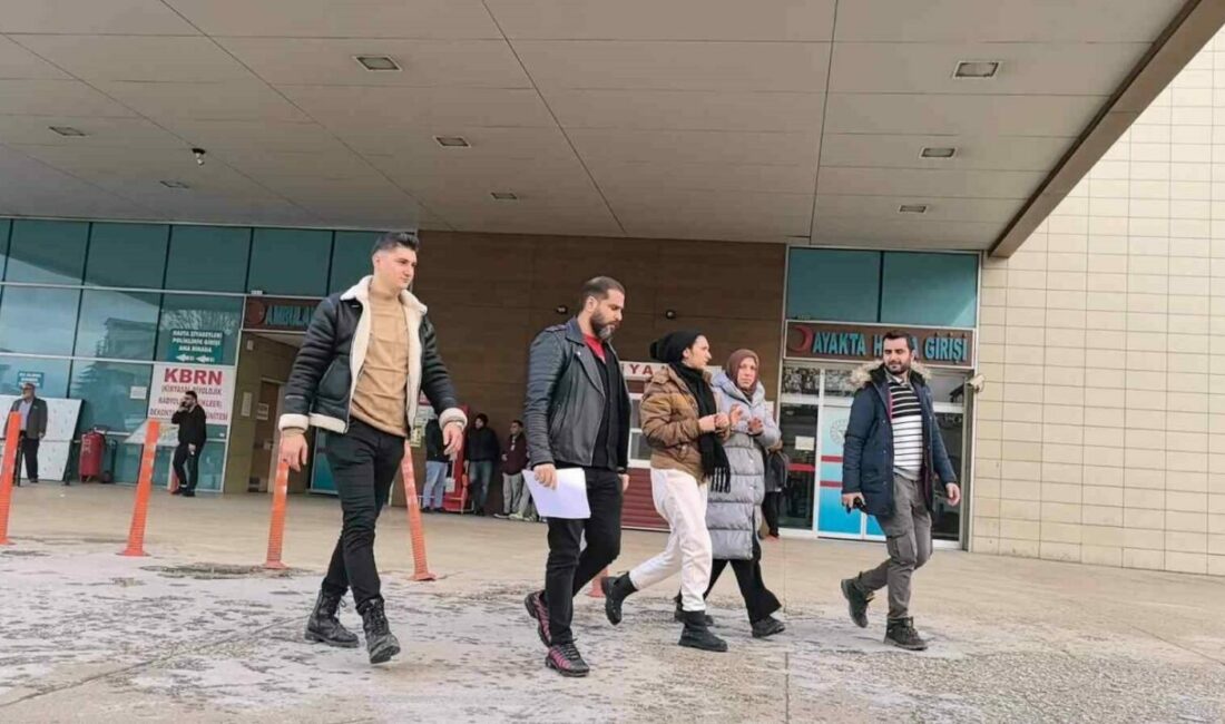 Kapıları kredi kartıyla açıp 4 evi soyan 2 kadın yakalandı Bursa’nın İnegöl ilçesinde kredi kartıyla kapıları açarak girdikleri 4 evden