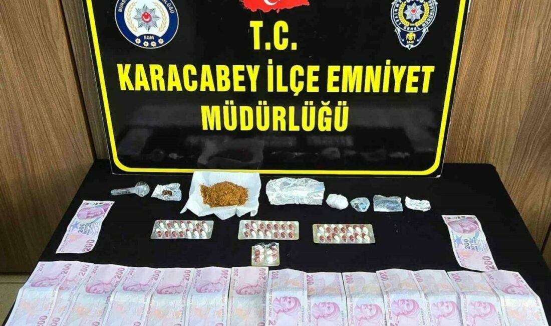 Karacabey’de uyuşturucu operasyonu: 4 gözaltı 1 tutuklu Bursa’nın Karacabey ilçesinde düzenlenen uyuşturucu operasyonunda 4 kişi gözaltına alındı.