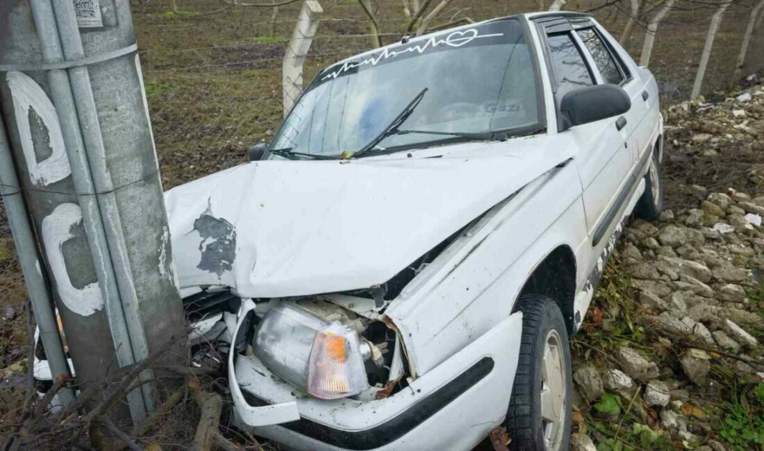 Kontrolden çıkan otomobil direğe çarptı: 2 yaralı Bursa’nın İnegöl ilçesinde kontrolden çıkan otomobilin elektrik direğine çarptığı kazada