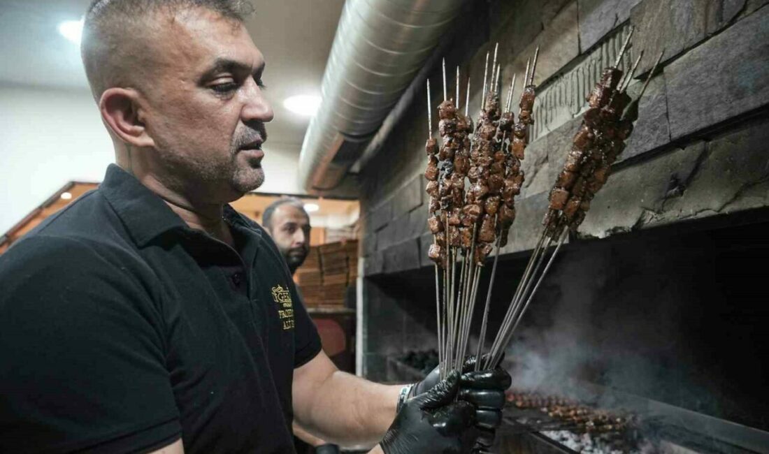 Kuzunun ciğeri pirzolayı geçti Canlı hayvan kesiminin azalmasıyla birlikte tezgahlarda yaşanan ciğer sıkıntısı fiyatlara