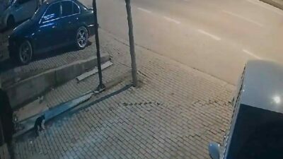 Bursa’nın İnegöl ilçesinde kontrolden çıkan motosiklet 30 metre sürüklendi. Kazanın