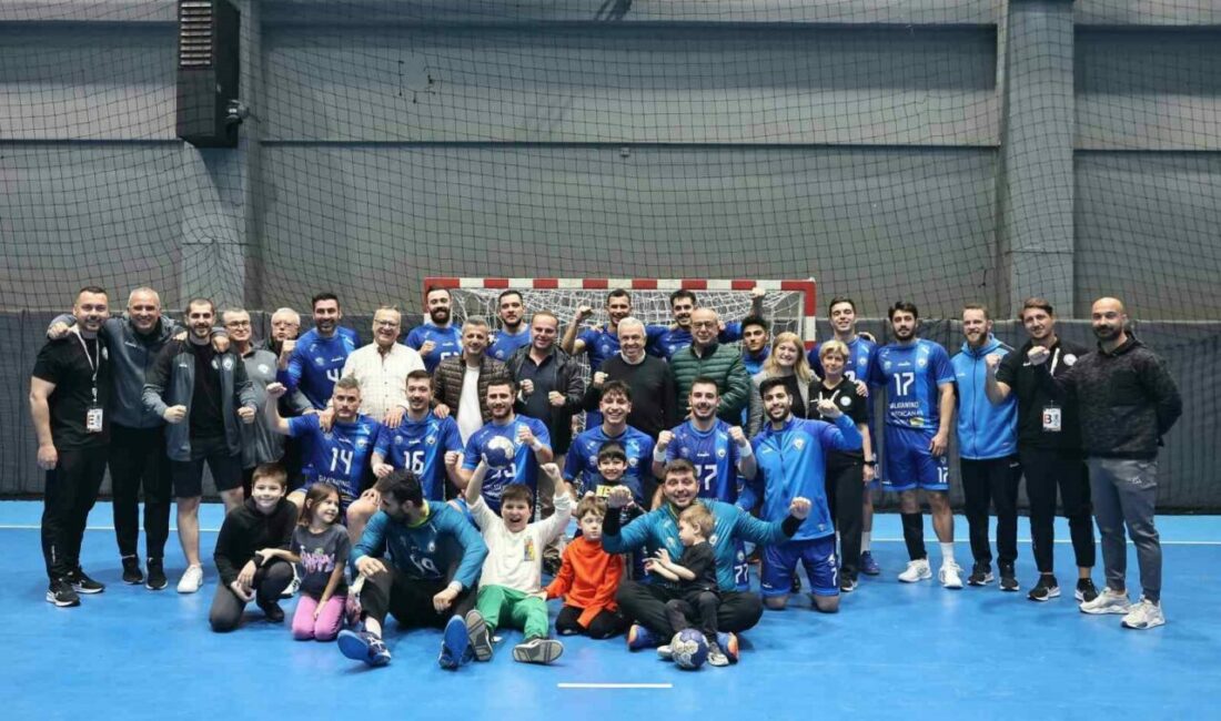 Nilüfer Belediyespor Erkek Hentbol Takımı, evinde ağırladığı İzmir Büyükşehir Belediyespor’u