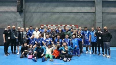 Nilüfer Belediyespor Erkek Hentbol Takımı, evinde ağırladığı İzmir Büyükşehir Belediyespor’u